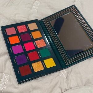 Ace Beaute Bold Eyeshadow Palette with Mirror